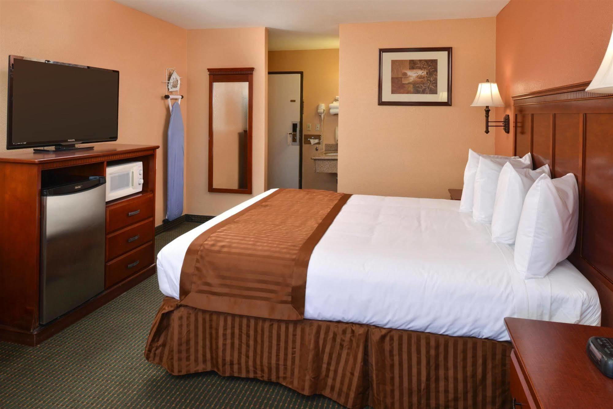 Americas Best Value Inn & Suites-East Бейкърсфийлд Екстериор снимка