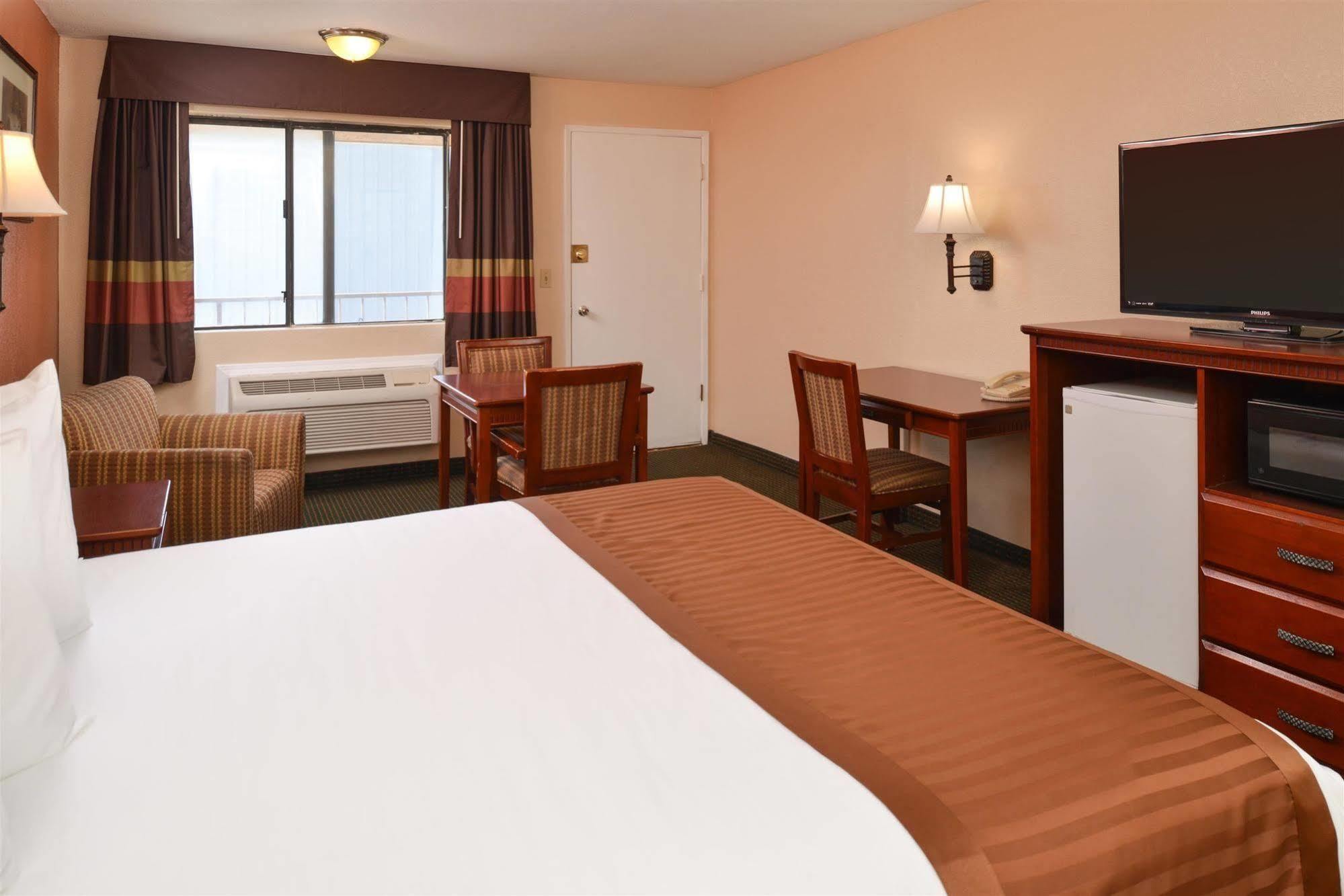 Americas Best Value Inn & Suites-East Бейкърсфийлд Екстериор снимка