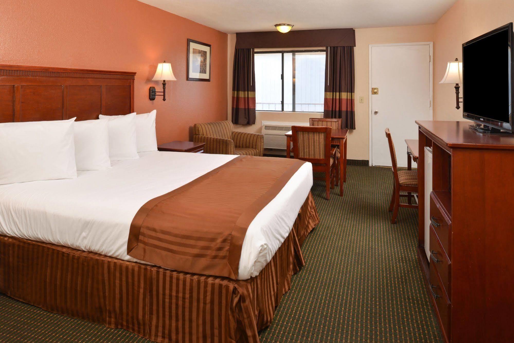 Americas Best Value Inn & Suites-East Бейкърсфийлд Екстериор снимка